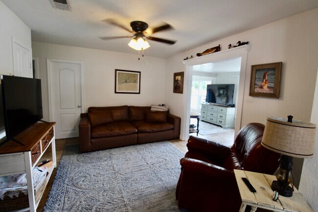 Building Photo - 1139 N Bayshore Dr
