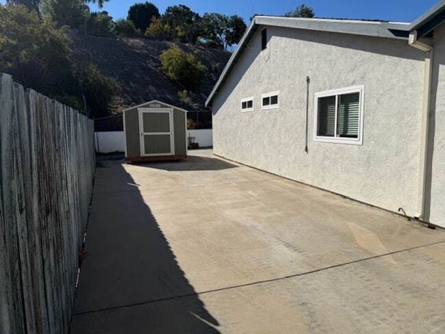 Building Photo - 3 bedroom/2 bath single family home for lease