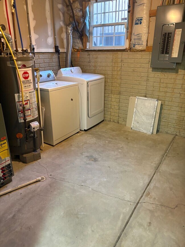 Building Photo - Charming & NEWLY Renovated 2-Bedroom Condo...