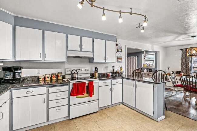 Building Photo - Great Location in Lakewood!