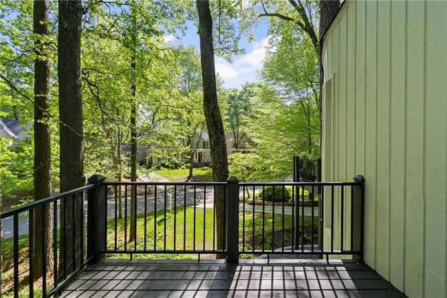 Building Photo - 675 Mountain Dr NE