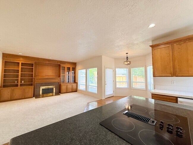 Building Photo - 16775 SW Springwater Ln