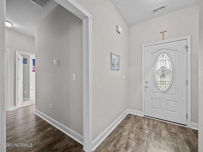 Building Photo - 102 Captains Pointe