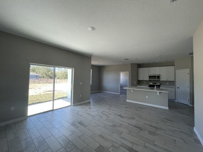Building Photo - 73 Maple Dr