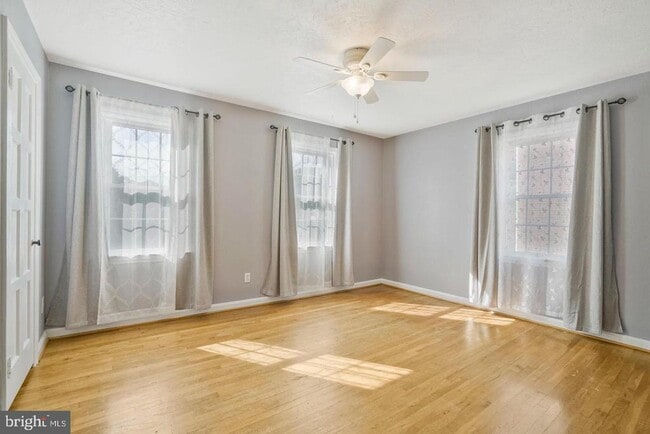 Building Photo - 5758 Biscayne Dr