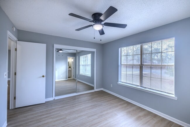 Building Photo - 203 Monroe Ave