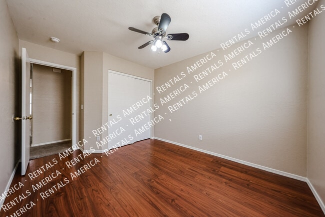 Building Photo - 9202 W MacKenzie Dr