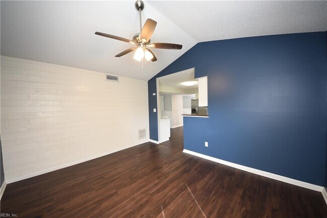Building Photo - 1549 River Creek Crescent