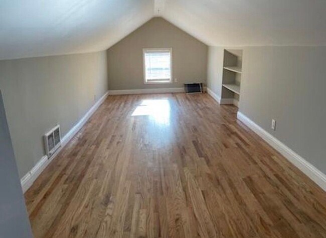 Building Photo - 2-Bedroom Home in the Hawthorne Area!
