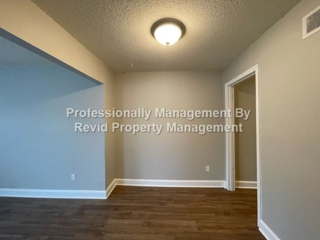 Building Photo - 170 Eastview Dr