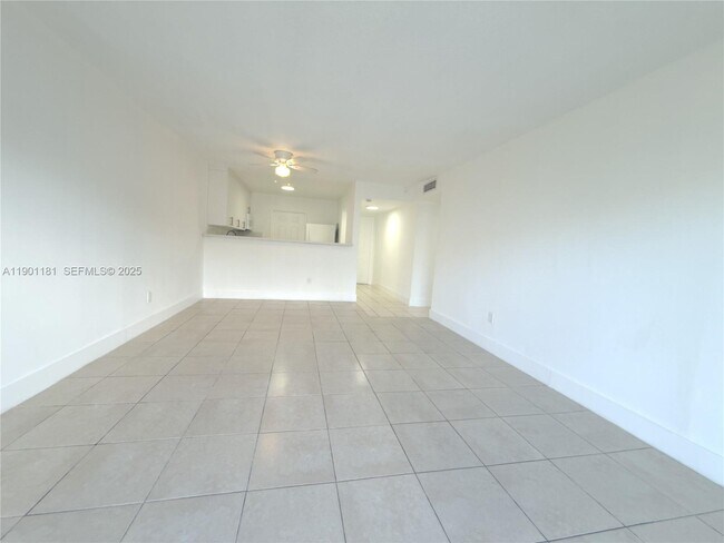 Building Photo - 15221 NE 6th Ave