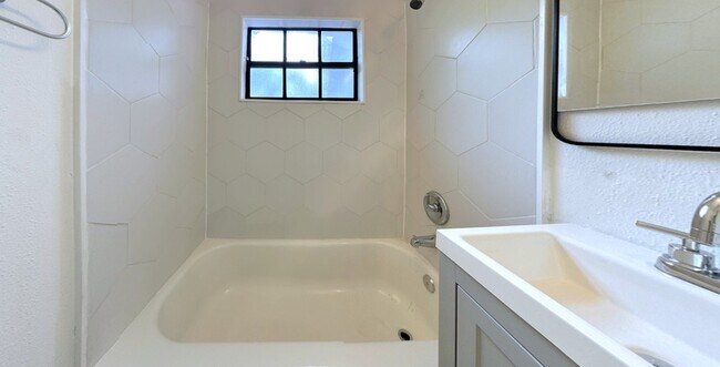 Building Photo - 2928 W Elrod Ave