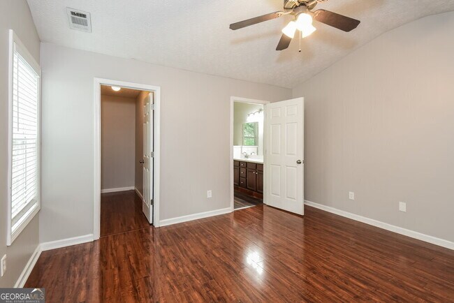 Building Photo - 309 Stone Valley Xin