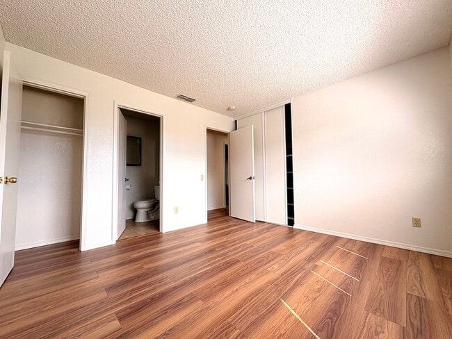 Building Photo - Beautiful 3 Bedroom, 2 full bathroom single story with HUGE backyard! For rent in Sacramento