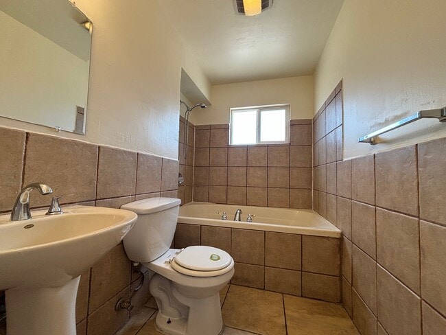 Building Photo - 1337 Melville Dr