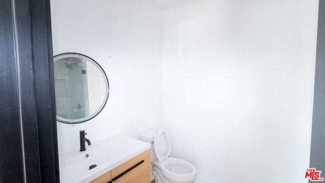 Building Photo - 153 W 51st St