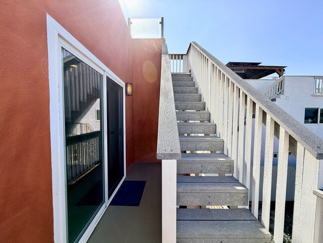 Building Photo - 3953 Sunset Ln