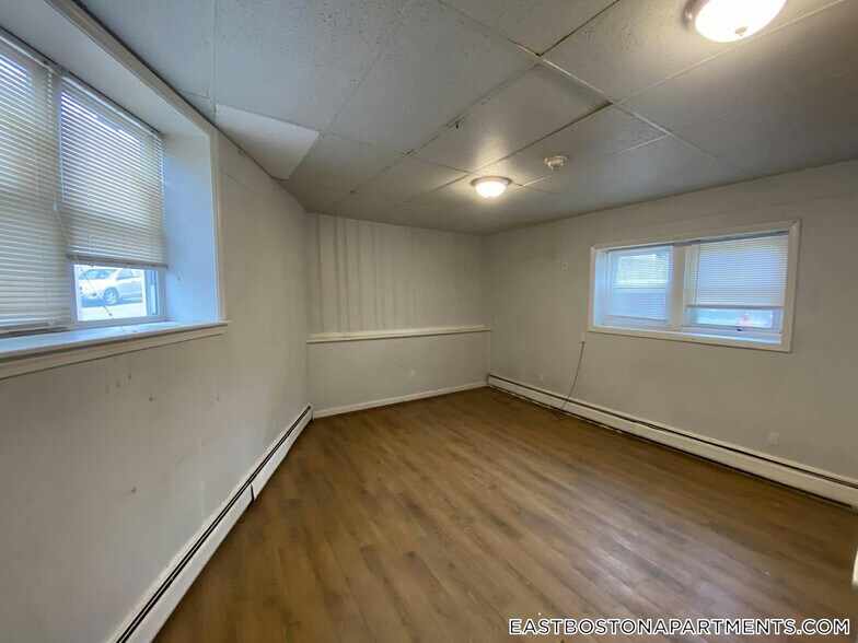 Building Photo - 10 Marion St