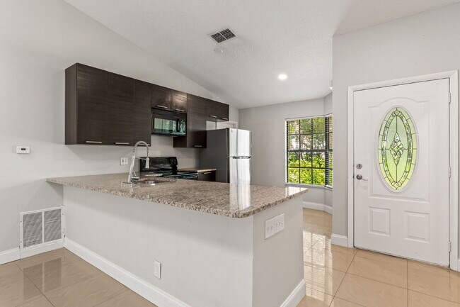 Building Photo - Charming 3-Bedroom Home with 2 Full Baths ...