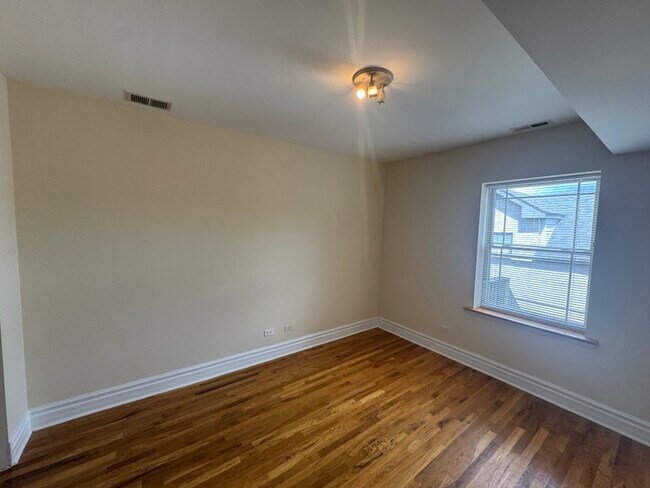 Building Photo - 3650 W Berteau Ave