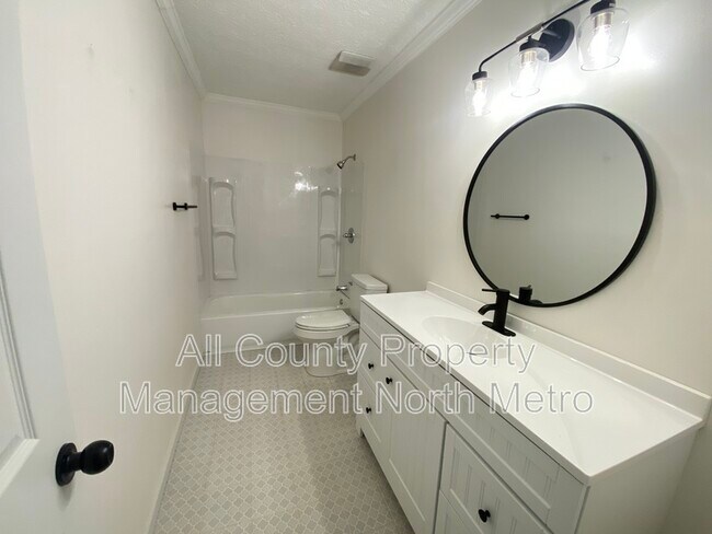 Building Photo - 410 Riverlake Ct