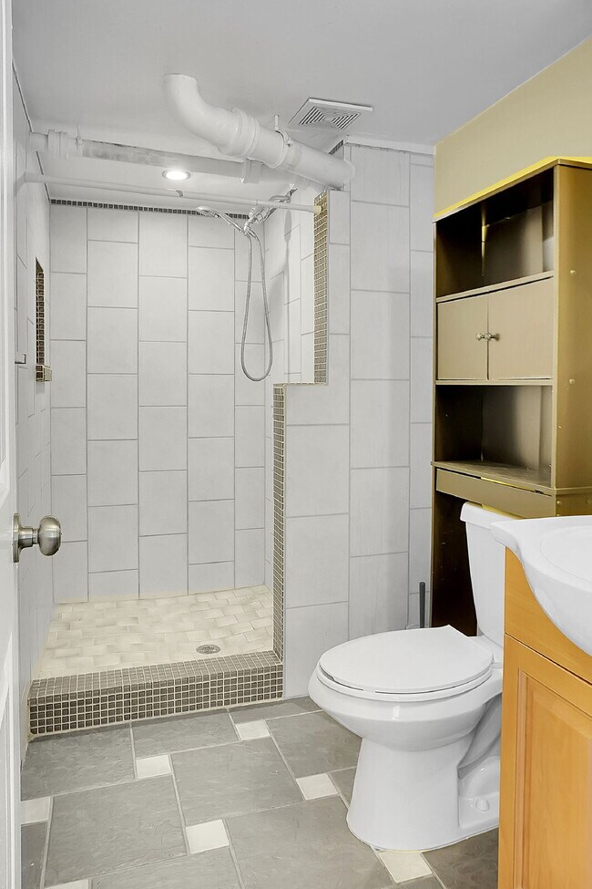 Building Photo - $2,695.00 - 3 Beds, 2 Bath, Duplex in Denv...