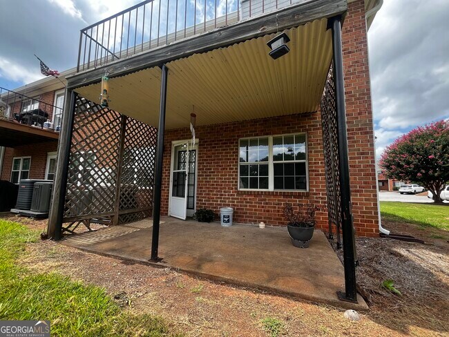 Building Photo - 2165 S Milledge Ave