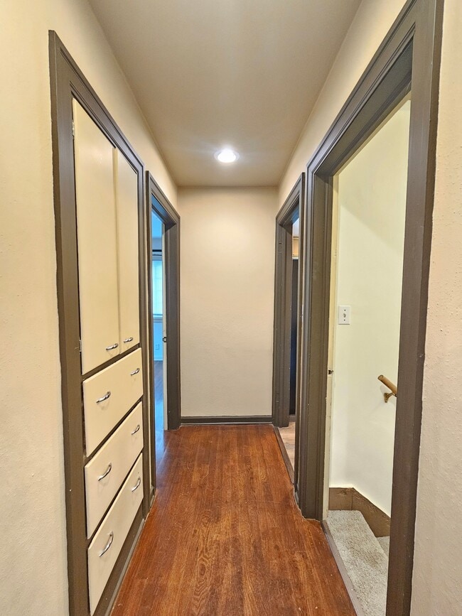 Building Photo - 829 S Ivory St