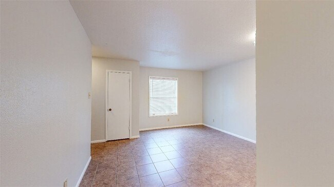 Building Photo - 1326 Airline Dr