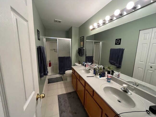 Building Photo - 408 Woodview Cir