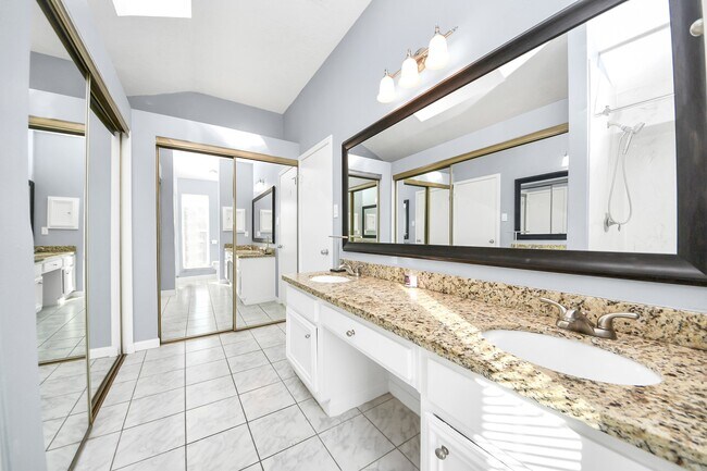 Building Photo - 10011 Berry Limb Dr