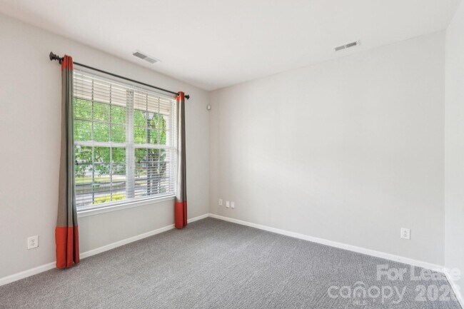 Building Photo - 14417 Laurel Tree Ln