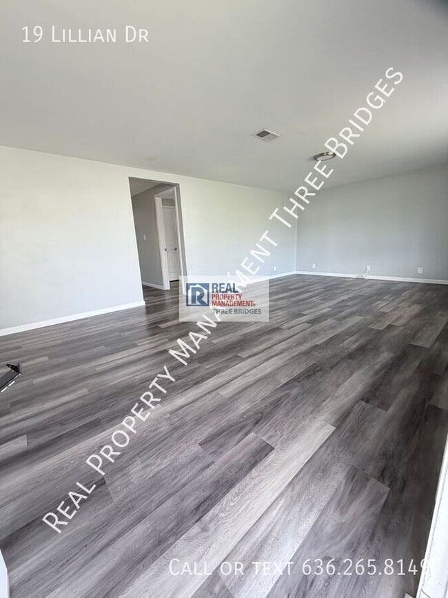 Building Photo - 19 Lillian Dr