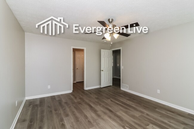 Building Photo - 5040 Waterford Dr SW