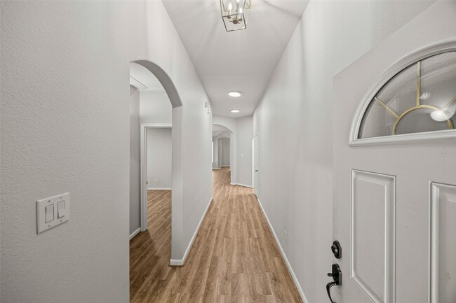 Building Photo - 12322 W Elizabeth Shore Loop