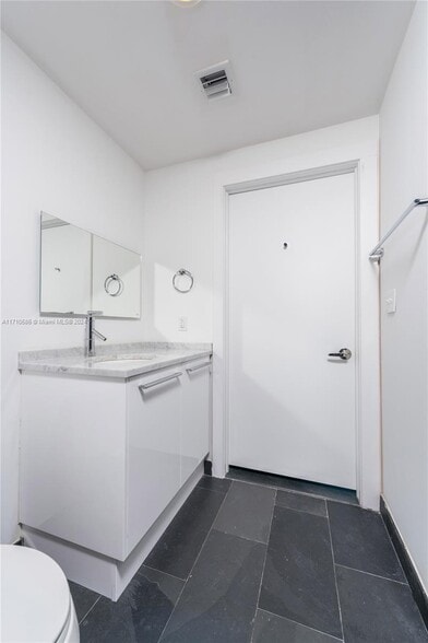 Building Photo - 900 Biscayne