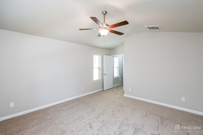 Building Photo - 139 Spring Knoll Dr