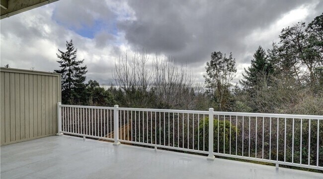 Building Photo - Charming 2 BR 2 Ba Apartment/Condo