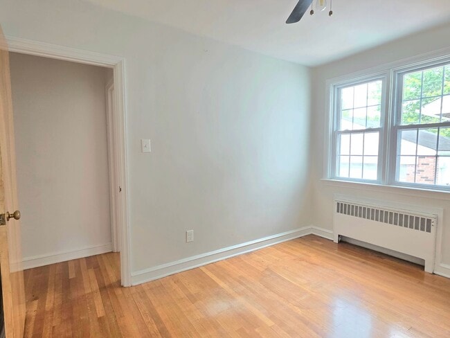 Building Photo - Charming and well-maintained ranch style available now!
