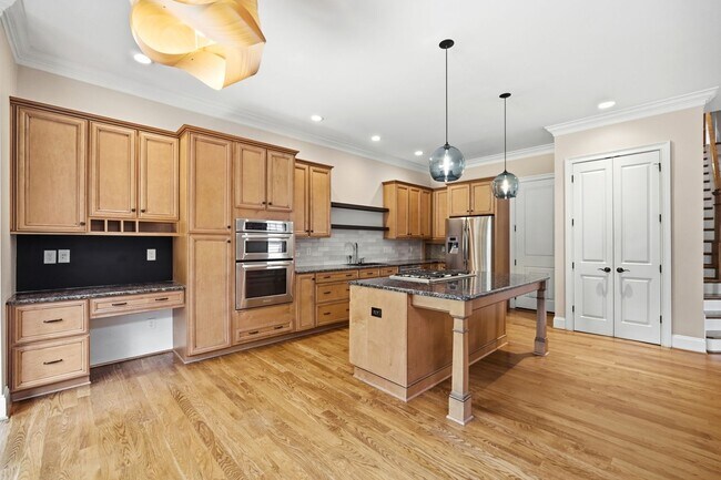 Building Photo - 520 Iverson Way