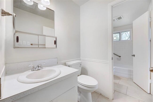 Building Photo - 2713 Friar Tuck Ln