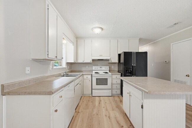 Building Photo - 106 Andrews Ave