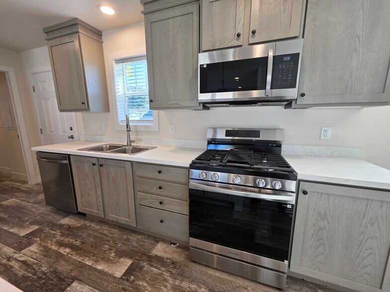 Building Photo - 4393 Hemlock Loop