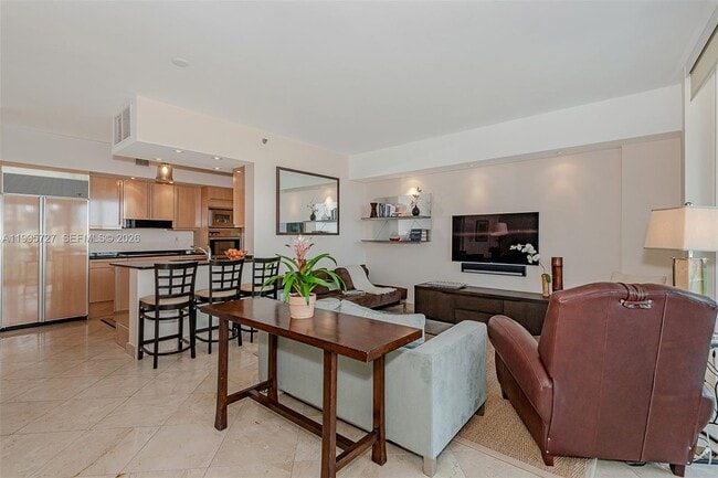 Building Photo - 1000 South Pointe Dr