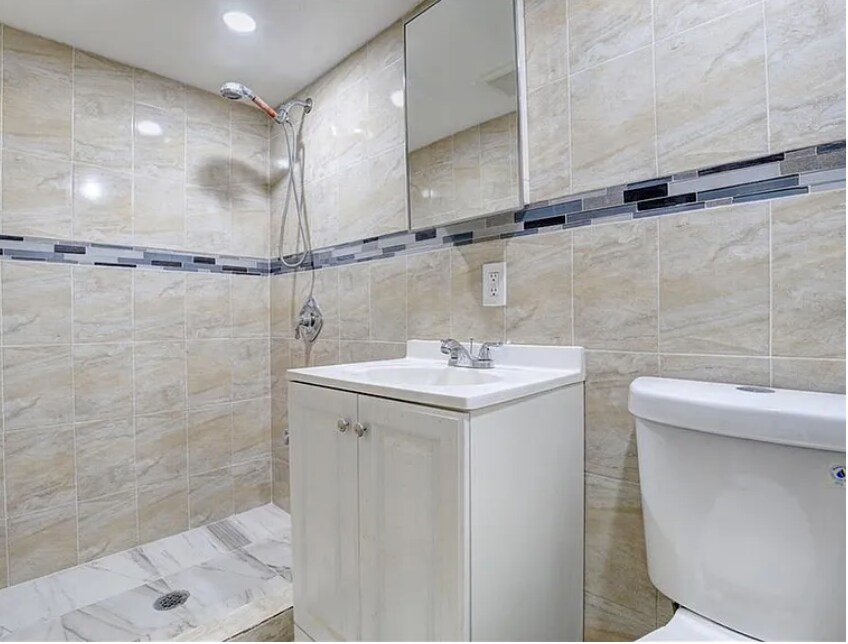 Building Photo - 5517 Willow Ave