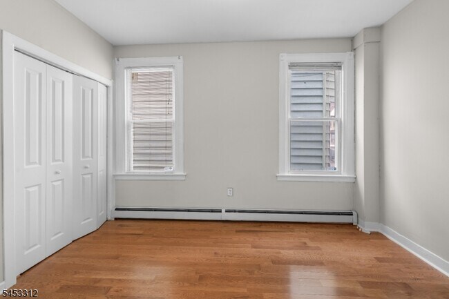 Building Photo - 185 N 18th St