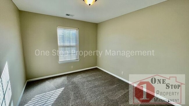 Building Photo - Gorgeous 4 bedroom, 2.5 bath home in Raymore!