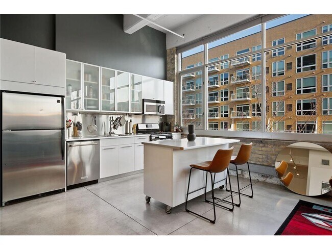 Building Photo - 700 N Washington Ave