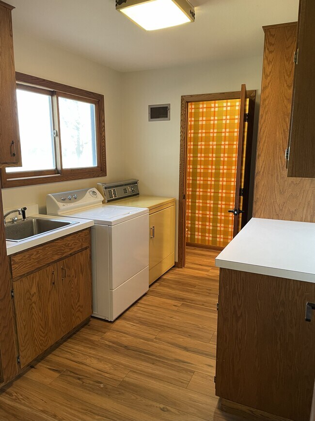 Building Photo - 3604 W Country Club Ln