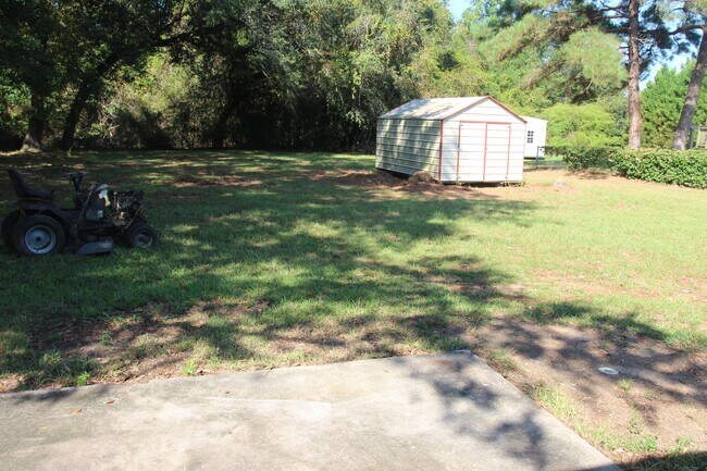 Building Photo - 104 Aubry Ct